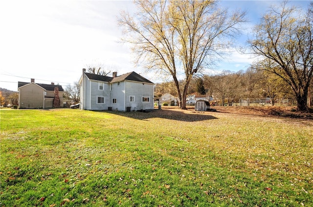 view of yard with a storage shed