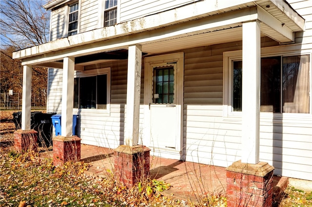 property entrance featuring a porch