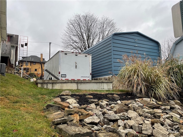 view of yard featuring cooling unit