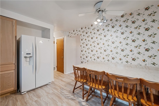 dining room with ceiling fan