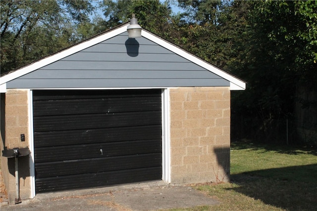 garage featuring a lawn