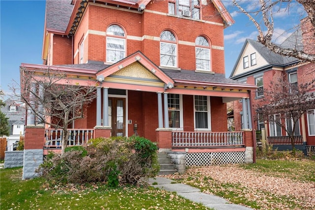 view of front of property featuring a porch