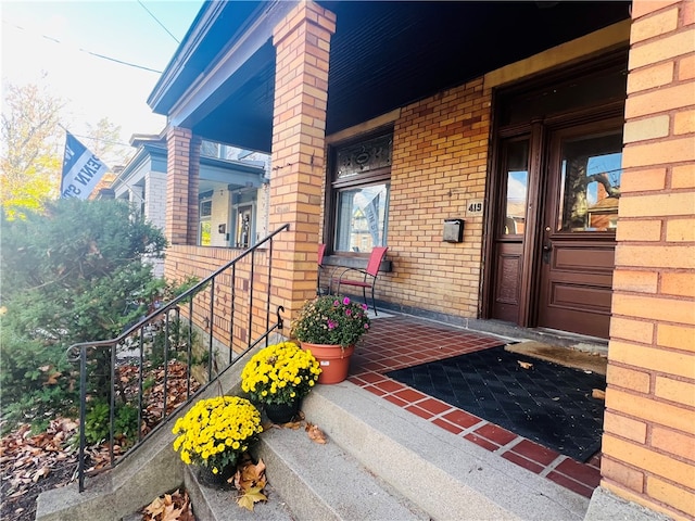 property entrance featuring covered porch