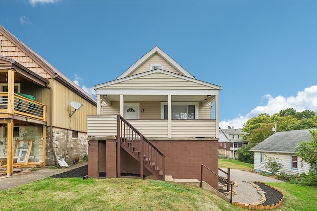 view of front facade featuring a front yard