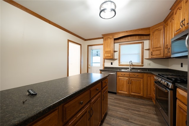 kitchen featuring appliances with stainless steel finishes, dark hardwood / wood-style floors, crown molding, and sink