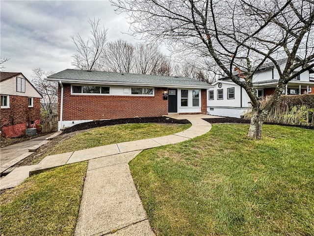 single story home with a front yard