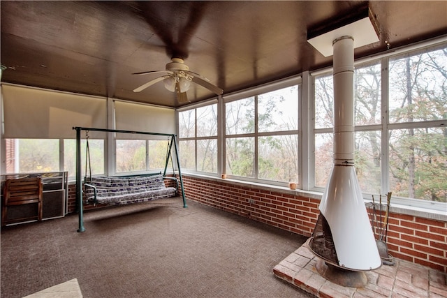 sunroom with ceiling fan