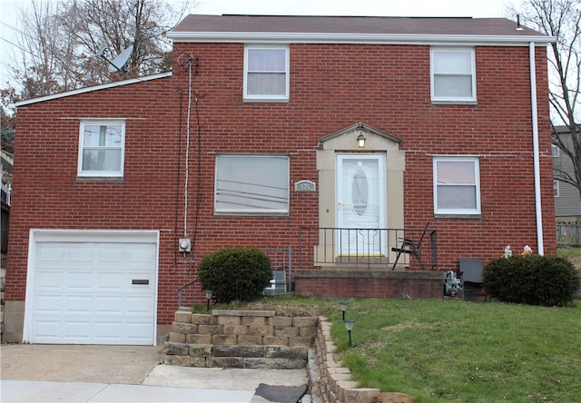 view of front of property featuring a front yard and a garage