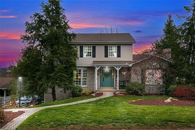 view of front facade with a yard