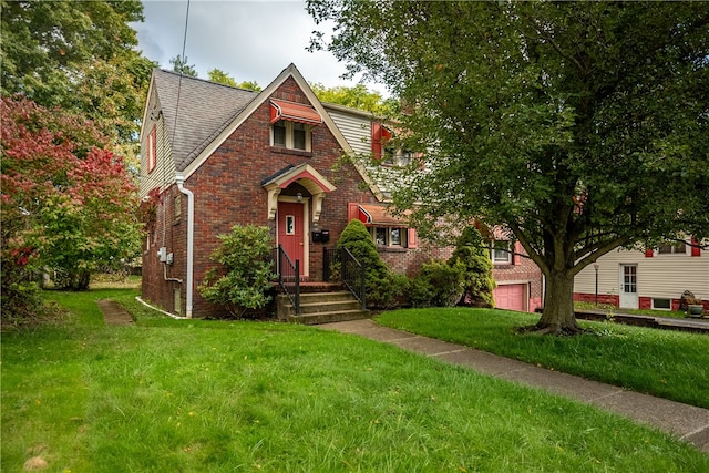 view of front of property with a front yard