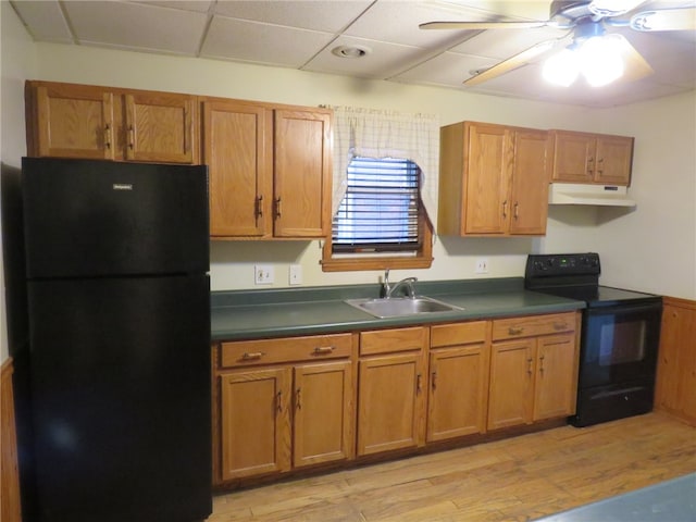 kitchen with light wood-type flooring, sink, ceiling fan, and black appliances