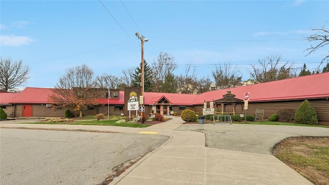 view of front of house featuring a gazebo