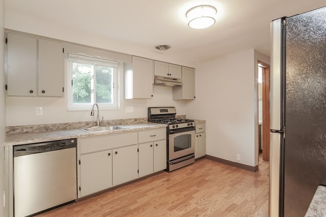 kitchen featuring sink, stainless steel appliances, and light hardwood / wood-style flooring