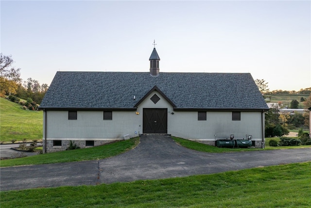 514 Justabout Rd, Peters Twp, PA 15367 - view of front of house with a front yard, a shingled roof, and a barn
