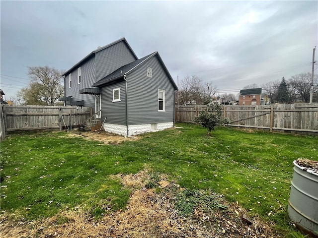 back of house featuring a yard