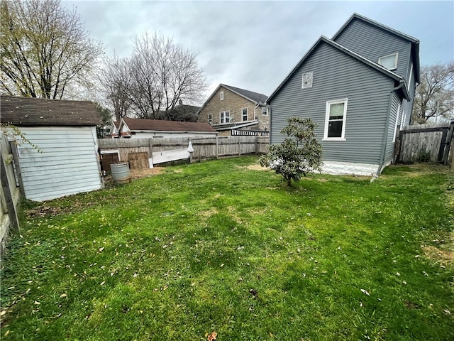 view of yard with a shed