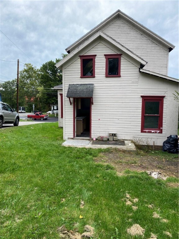 11947 Pennsylvania Ave, Vernon Twp, PA 16335 - back of property with a yard