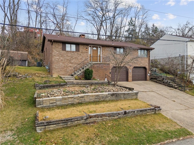 view of front of home featuring central AC unit, a garage, and a front lawn