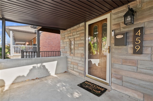 entrance to property featuring a porch