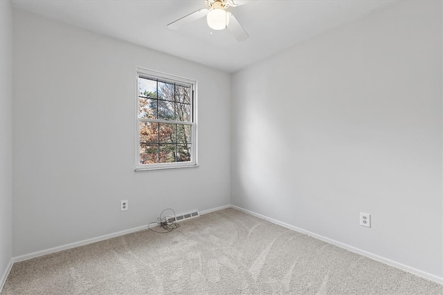 carpeted empty room featuring ceiling fan