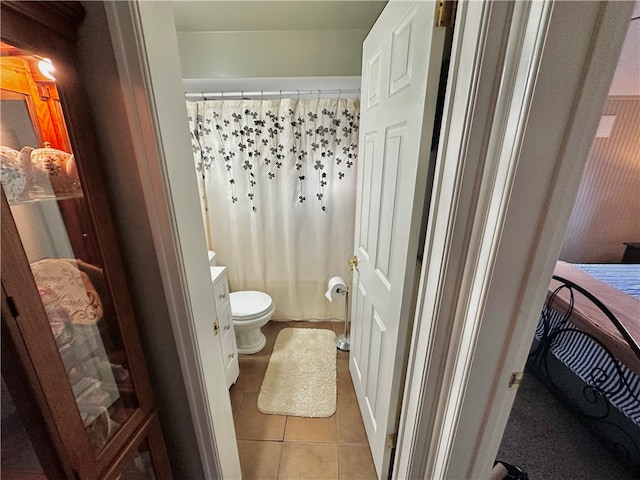 bathroom with tile patterned flooring, vanity, toilet, and a shower with shower curtain