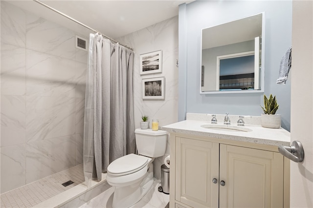 bathroom featuring curtained shower, vanity, and toilet