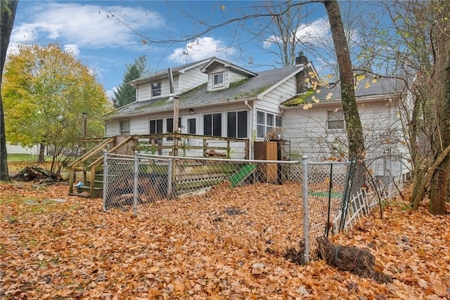 view of front of property featuring a sunroom