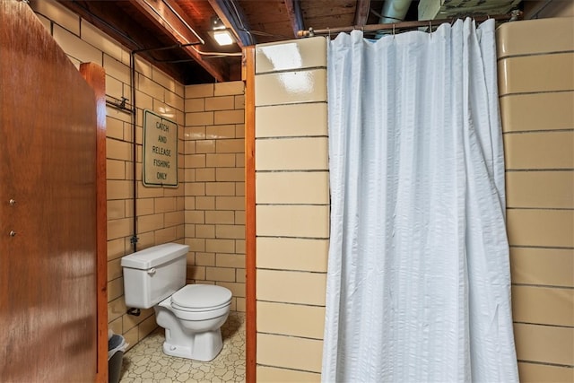 bathroom featuring toilet