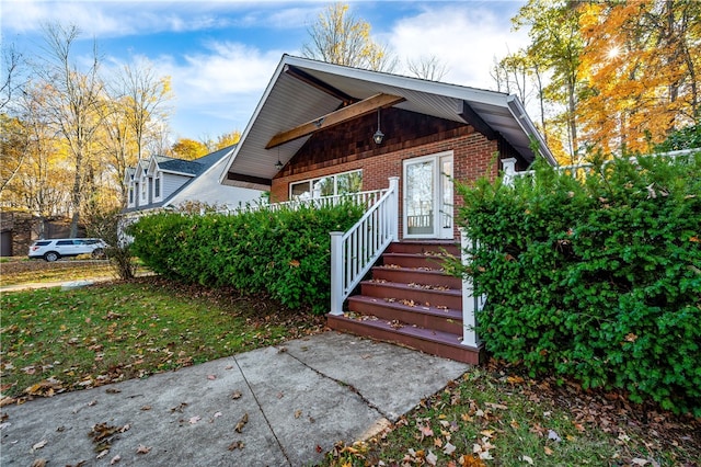 view of front of house with a front lawn