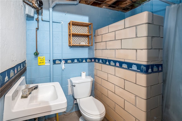 bathroom featuring walk in shower, sink, and toilet