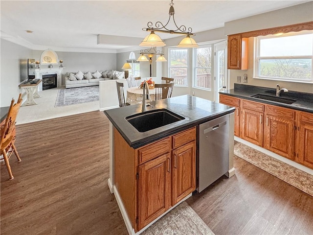 kitchen featuring a center island with sink, dishwasher, dark hardwood / wood-style floors, and sink