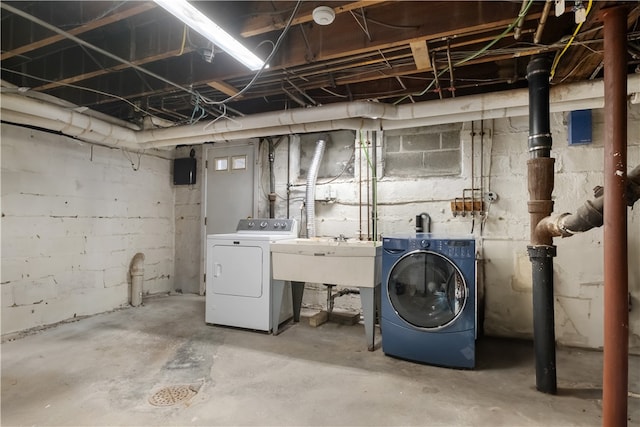 basement featuring washing machine and clothes dryer