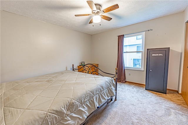 bedroom featuring carpet flooring, a textured ceiling, and ceiling fan