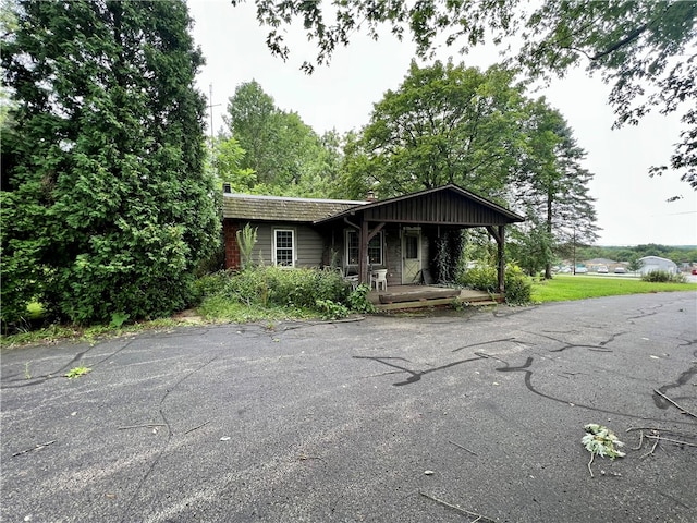 view of front of property with a porch