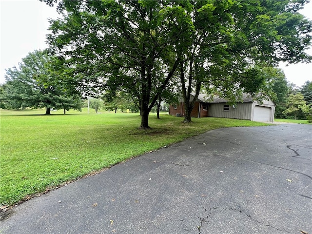 view of front of house featuring a front yard and a garage