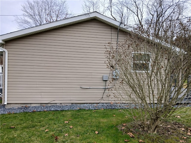 view of side of property with a lawn