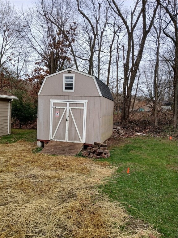 view of outbuilding with a yard