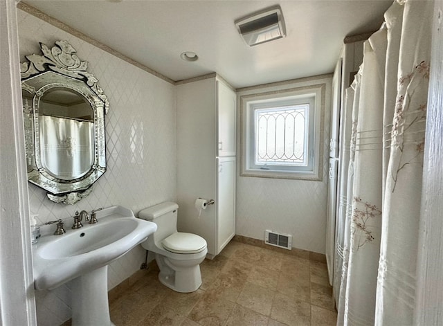 bathroom featuring toilet