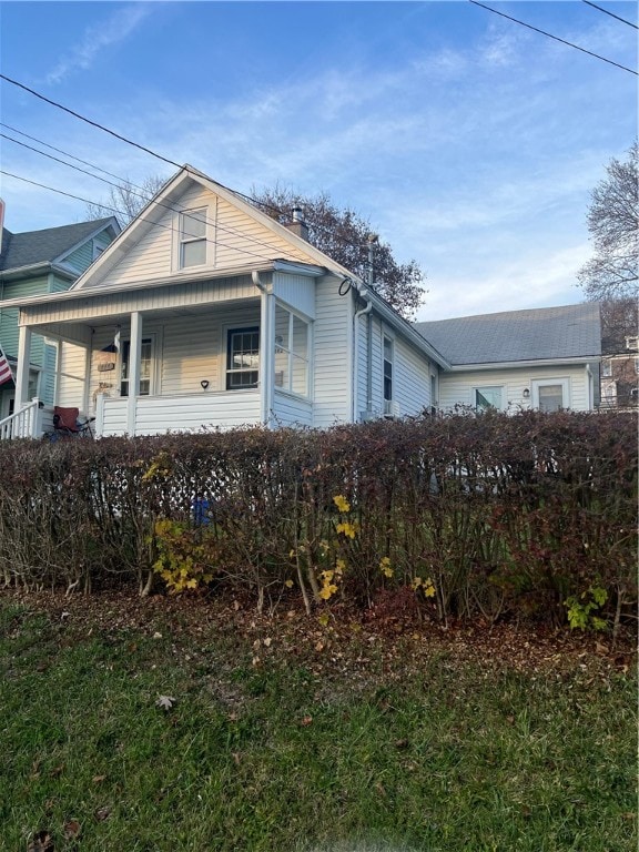 view of front of home featuring a porch