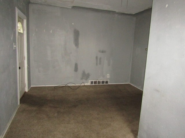 unfurnished room featuring carpet floors