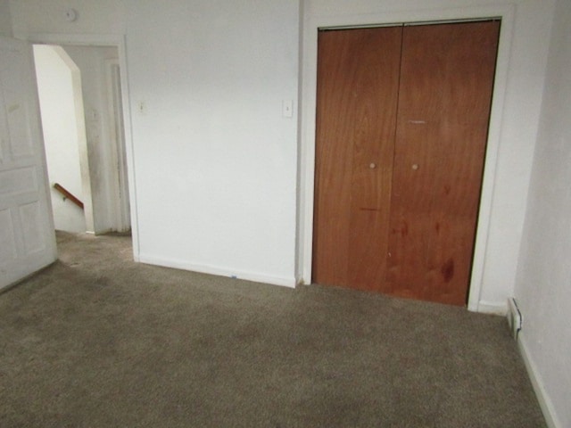 unfurnished bedroom with carpet and a closet