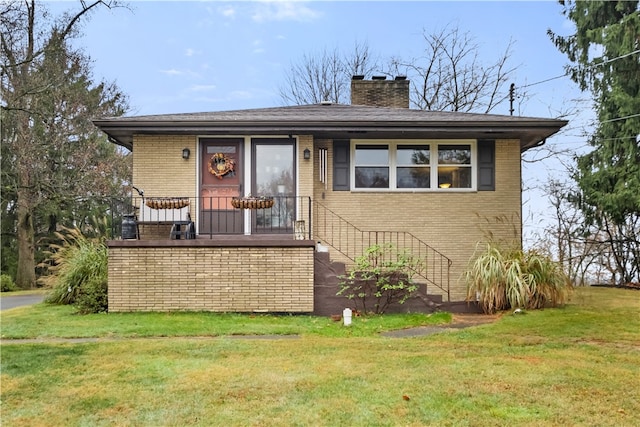 view of front of home with a front yard