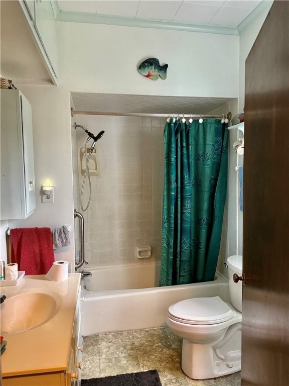 full bathroom featuring shower / tub combo with curtain, vanity, and toilet