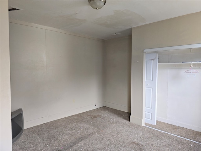 unfurnished bedroom featuring carpet floors