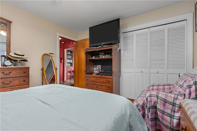 bedroom with a closet