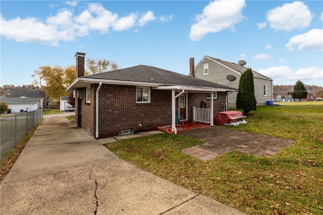 rear view of house featuring a yard