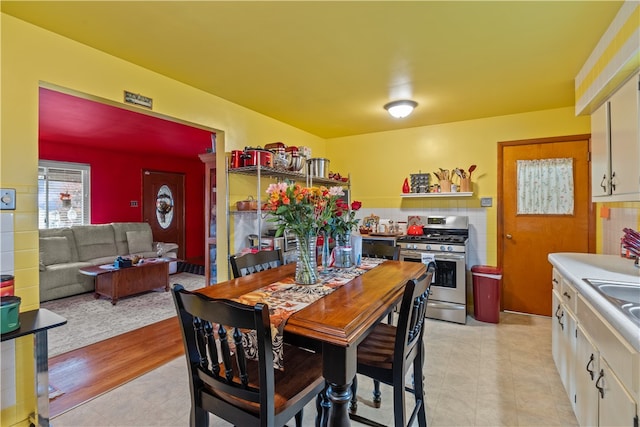 dining area featuring light hardwood / wood-style floors