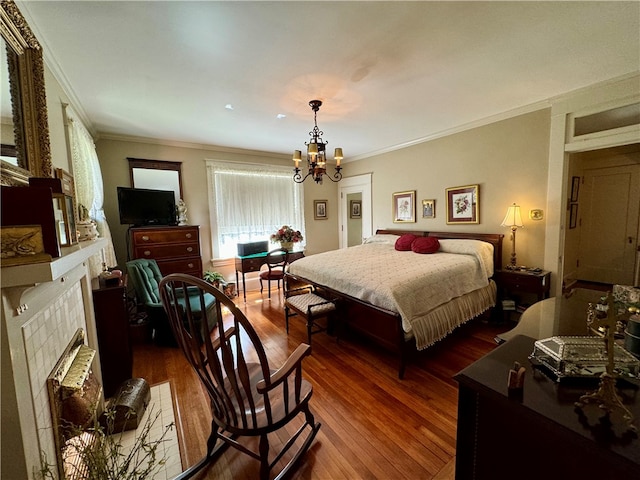 bedroom featuring dark hardwood / wood-style floors, crown molding, and a chandelier