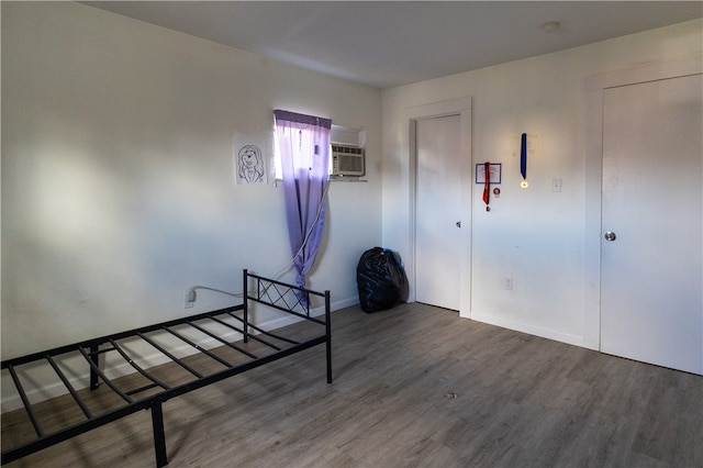 entrance foyer with a wall mounted AC and wood-type flooring