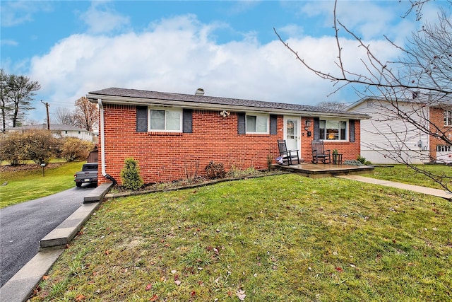 view of front of home with a front lawn